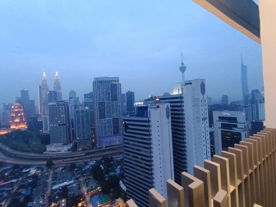 Ferienwohnung Cl 27A Insta Klcc View & Infinity Pool View Kuala Lumpur Exterior foto