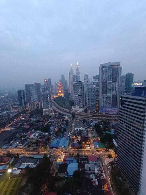 Ferienwohnung Cl 27A Insta Klcc View & Infinity Pool View Kuala Lumpur Exterior foto