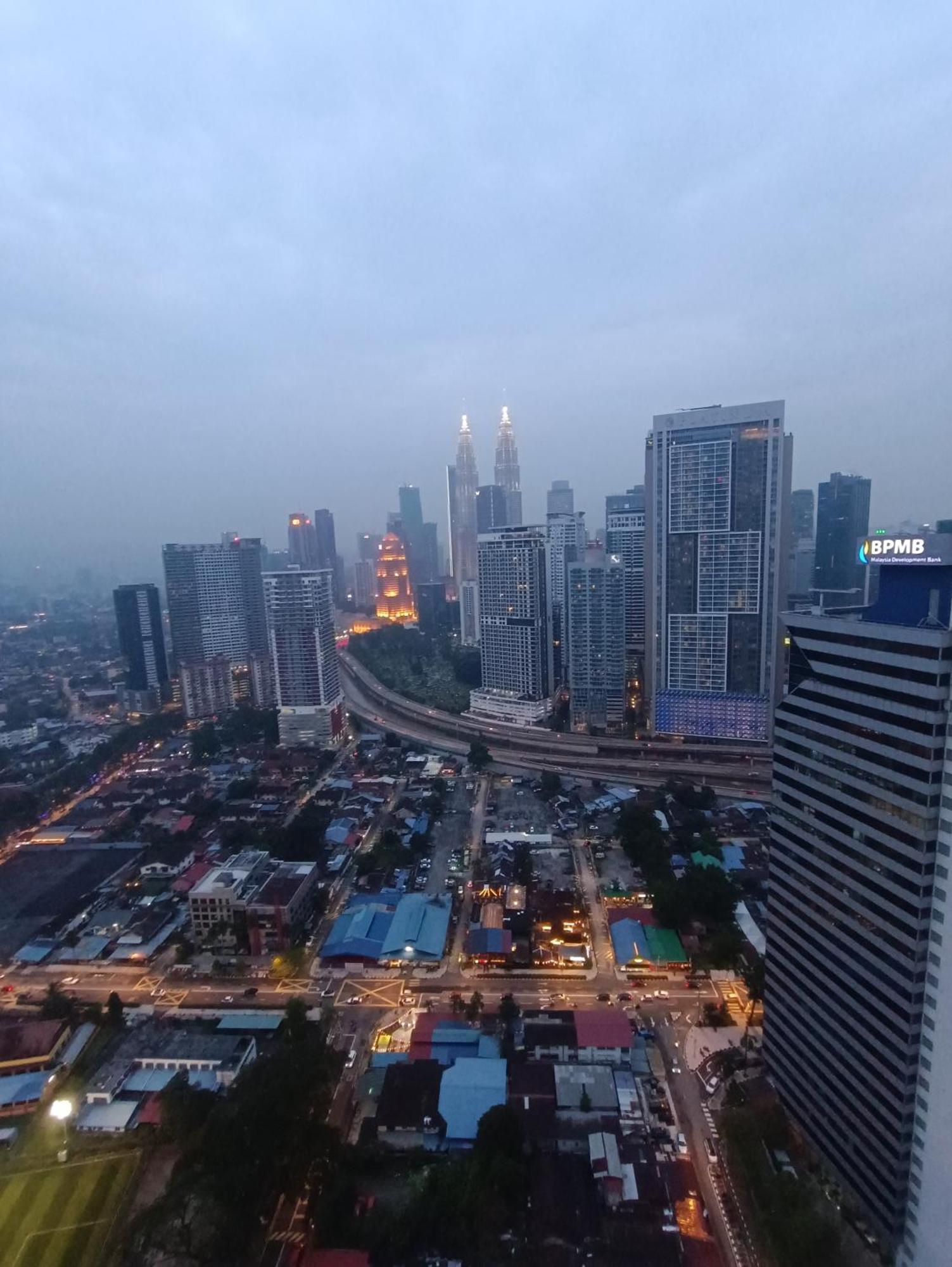 Ferienwohnung Cl 27A Insta Klcc View & Infinity Pool View Kuala Lumpur Exterior foto
